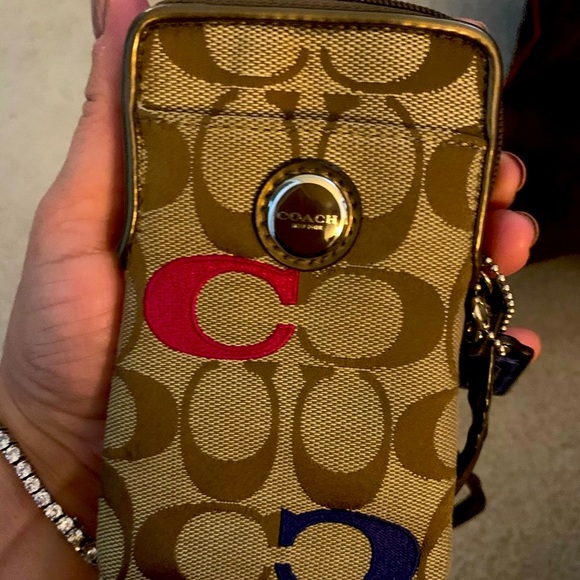 Vintage!! Coach wristlet with credit card slots - Picture 4 of 6